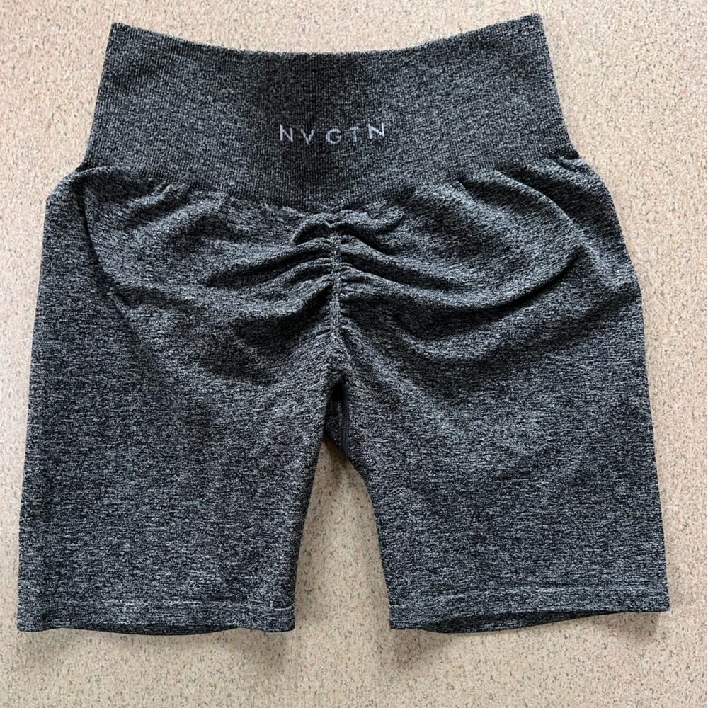 NVGTN Scrunch Shorts - Black Speckled